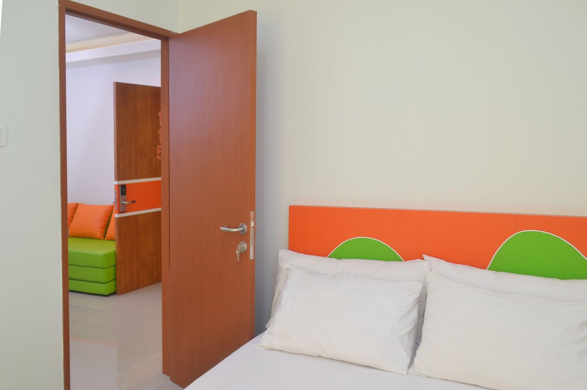 Titanium Express HomTel Hotel Jakarta Exterior foto