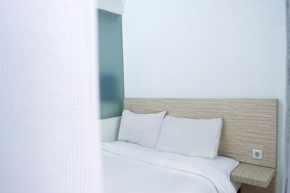 Titanium Express HomTel Hotel Jakarta Exterior foto