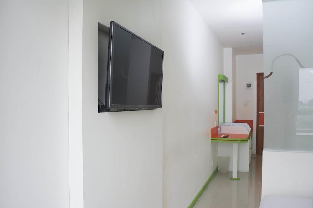 Titanium Express HomTel Hotel Jakarta Exterior foto