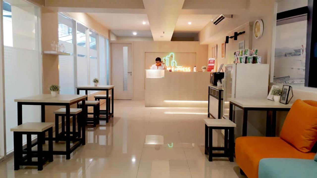 Titanium Express HomTel Hotel Jakarta Exterior foto
