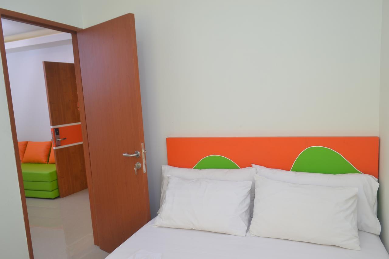 Titanium Express HomTel Hotel Jakarta Exterior foto