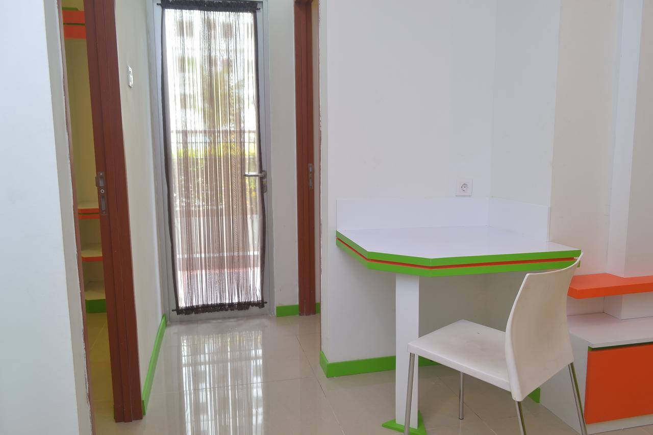 Titanium Express HomTel Hotel Jakarta Exterior foto