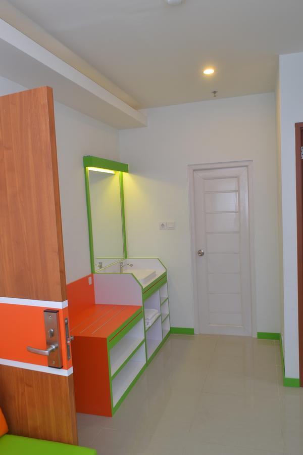 Titanium Express HomTel Hotel Jakarta Exterior foto