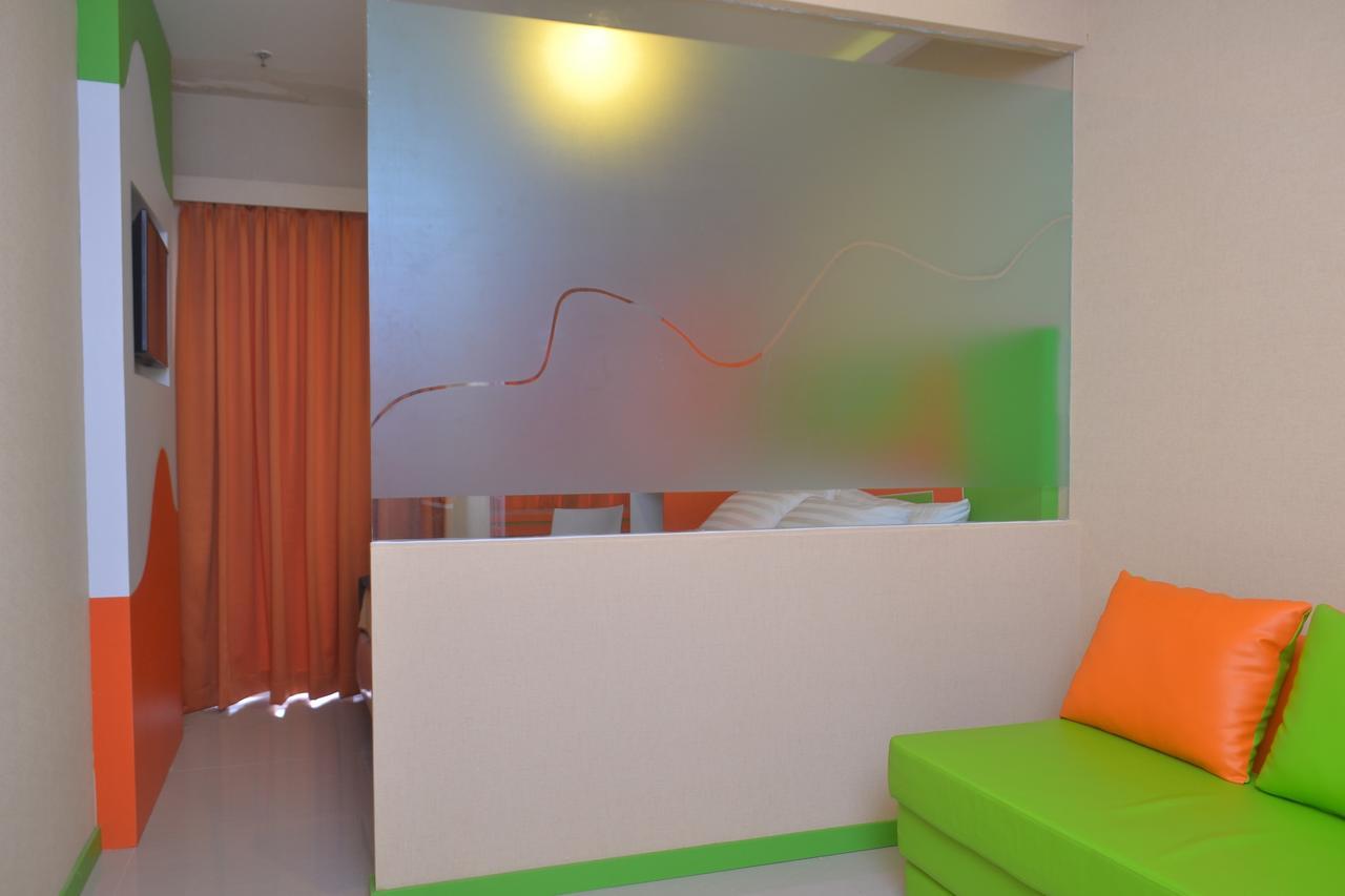 Titanium Express HomTel Hotel Jakarta Exterior foto