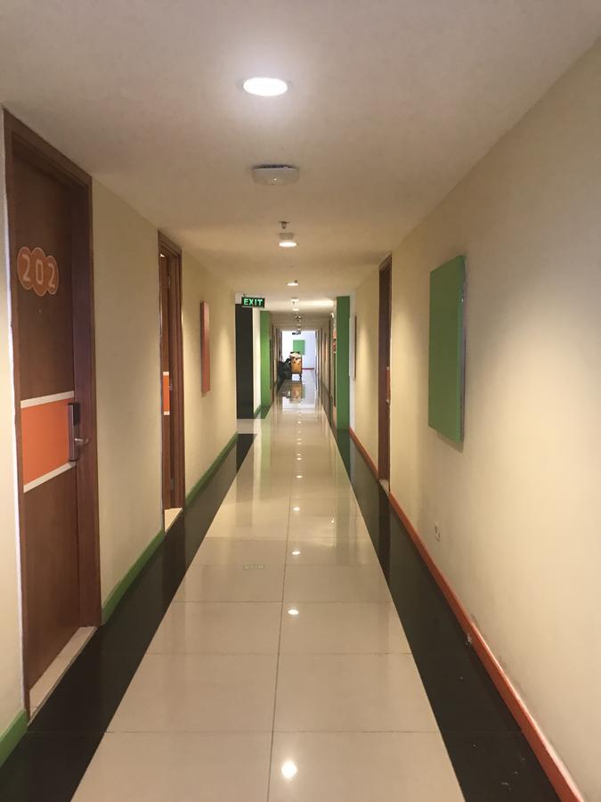 Titanium Express HomTel Hotel Jakarta Exterior foto