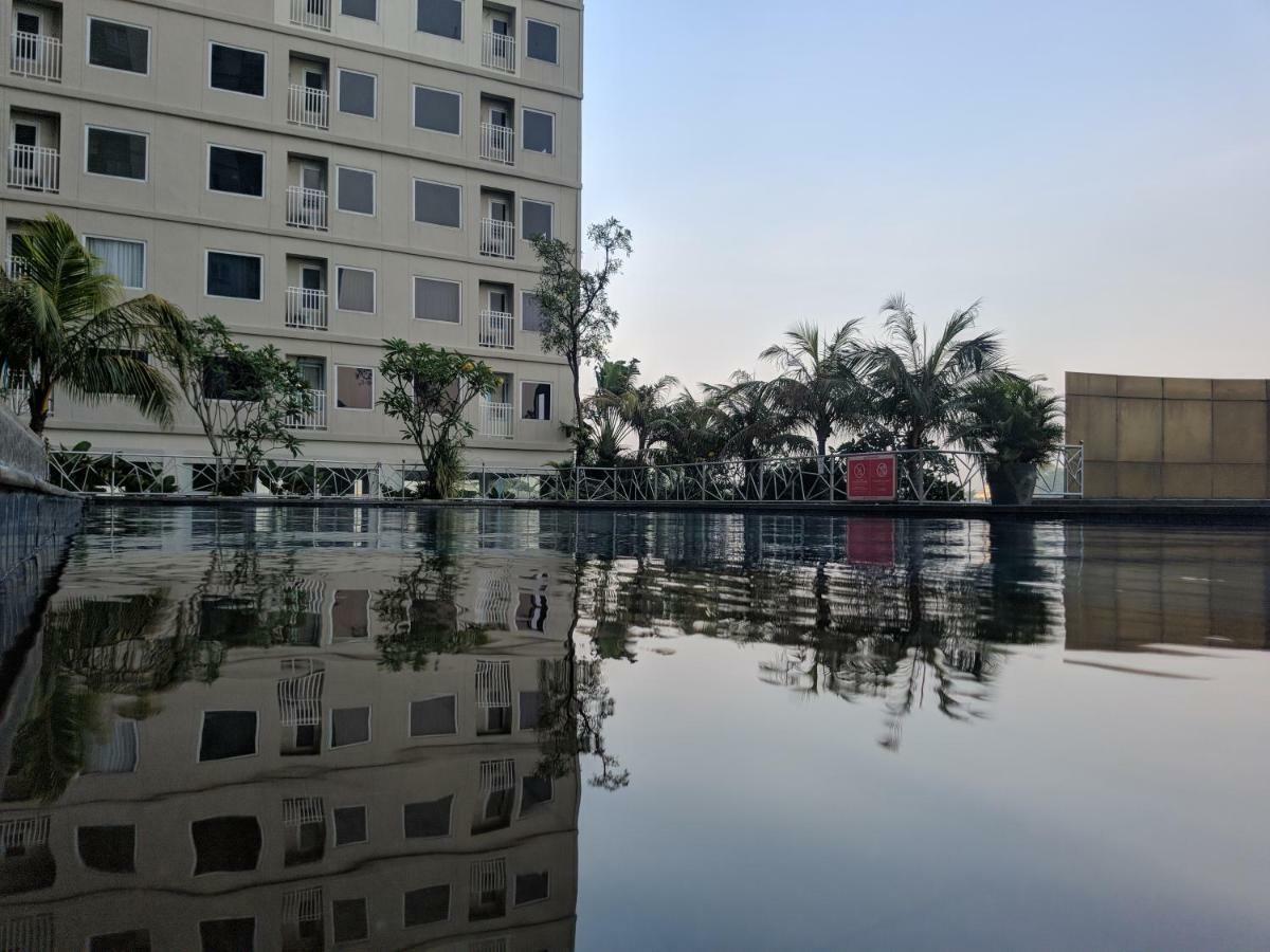 Titanium Express HomTel Hotel Jakarta Exterior foto